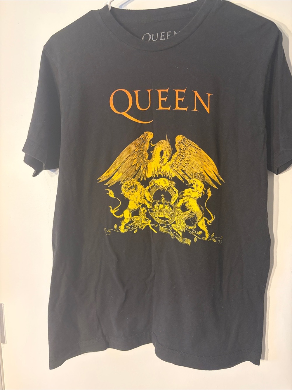 Queen Graphic Short Sleeve Tee in Black with Yellow Crest